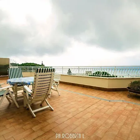 E Chiamala......senza Vista Mare! Apartament San Remo